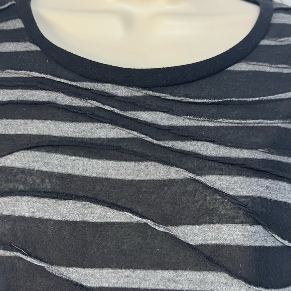Simply Vera Vera Wang Funky Black Gray Wavy Stripe Short Sleeve Top Size XL - Picture 5 of 6